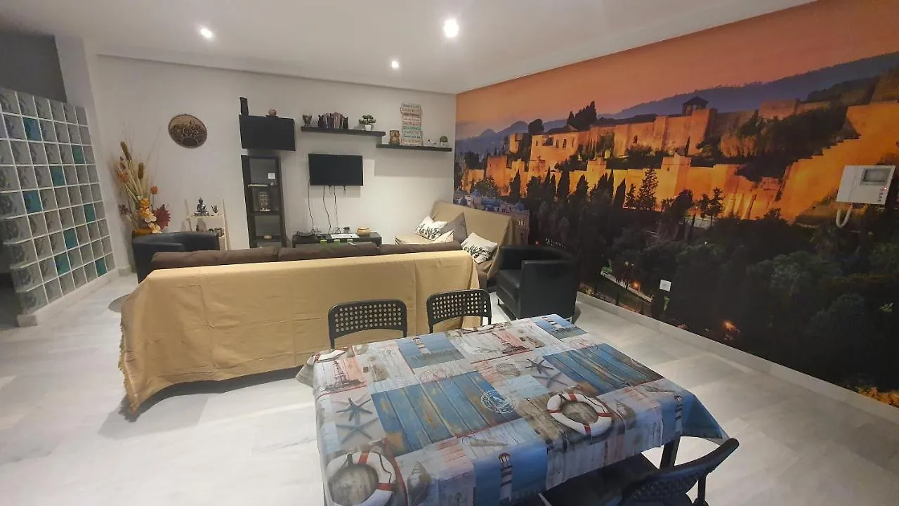 Lyrioshomes Apartamentos Los Treboles Малага